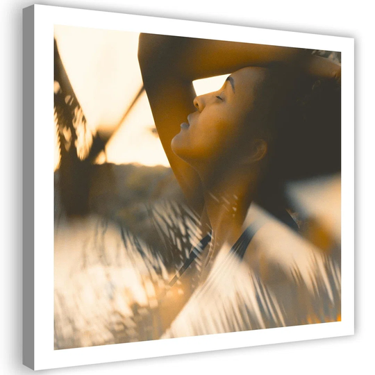 Canvas Print Woman On The Beach