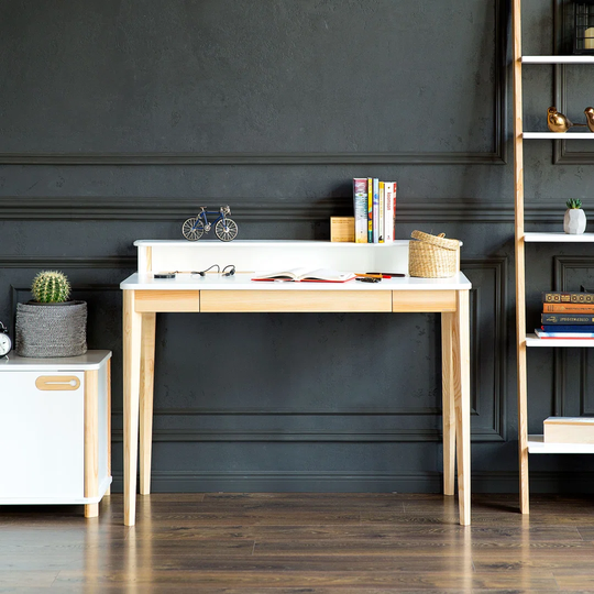 Edmundas Desk