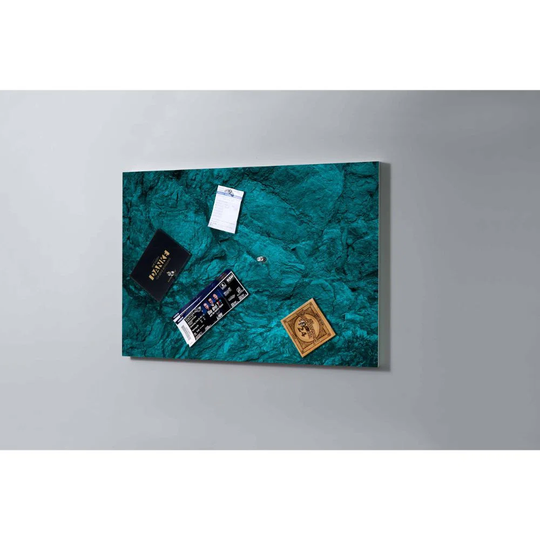 Sassnitz Magnetic Board 75 x 50cm with 5 magnets in a green pattern