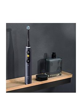 Oral-B Io8 Black Electric Toothbrush + Travel Case