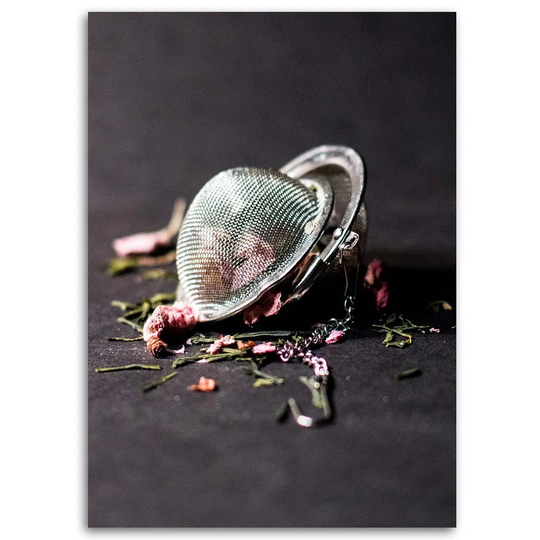 Canvas Print Rose Petals And Tea