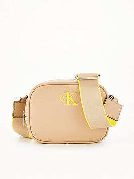 Calvin Klein Jeans Sleek Camera Bag - Beige