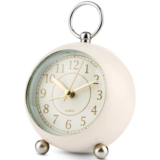 FIOLOM Silent Alarm Clocks Bedside Non Ticking Battery Powered Analogue Alarm Clock Bedroom Retro Simple Desk Clock Light Quiet Table Clock Loud Vinta