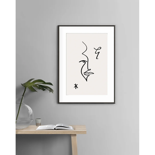 Line Art - Visage Étroit, Framed Graphic Art Print.