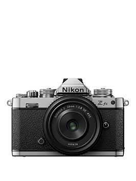 Nikon Z Fc + Z 28 Mm F/2.8 Se